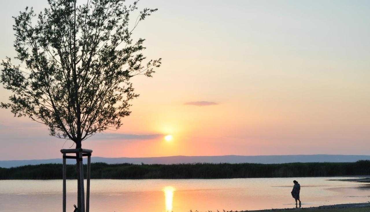 Seehotel Herlinde Podersdorf am See Exterior photo