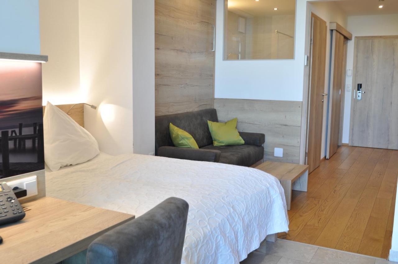Seehotel Herlinde Podersdorf am See Exterior photo